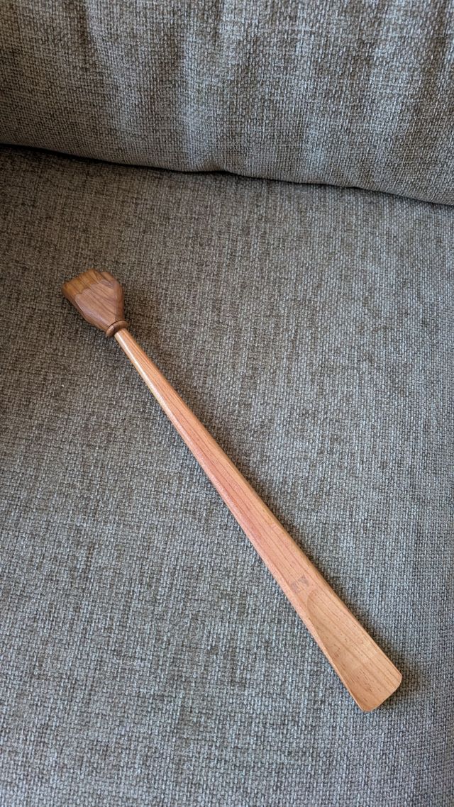 Rascador calzador de madera 