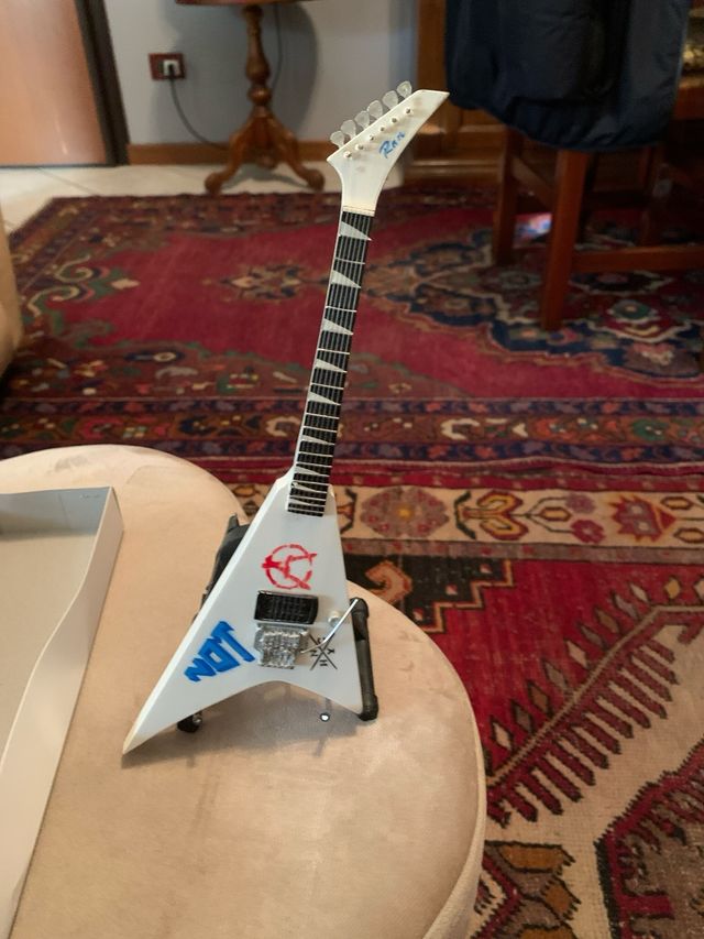 Chitarra in miniatura