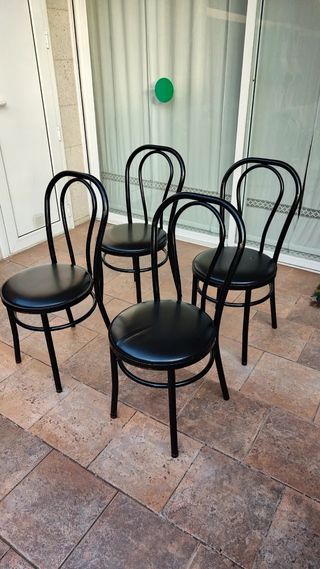 4 sillas metálicas + 4 cojines