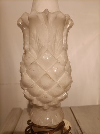 Pie de lámpara de mármol antiguo.