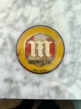 Antigua insignia montesa