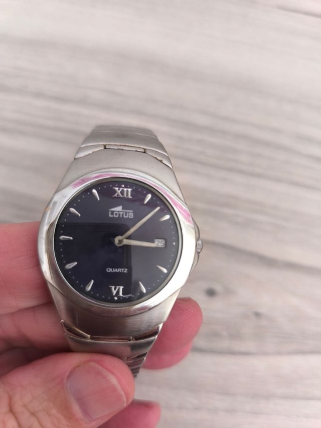 LOTUS relógio