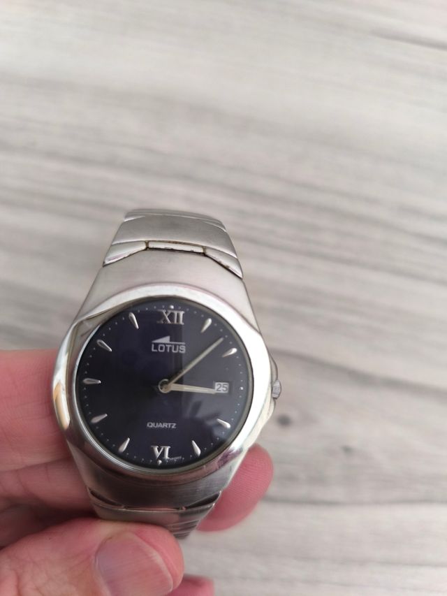 LOTUS relógio