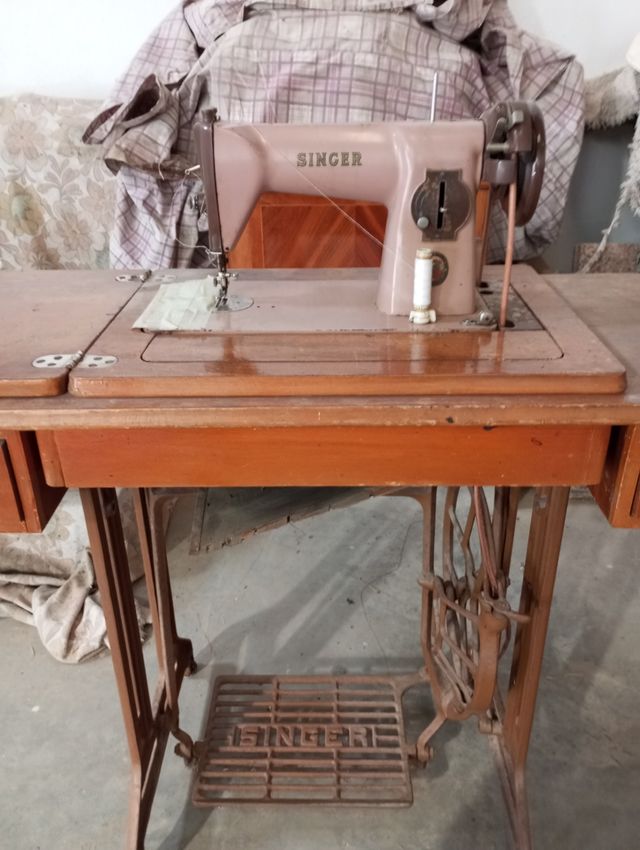 Maquina de coser singer antigua