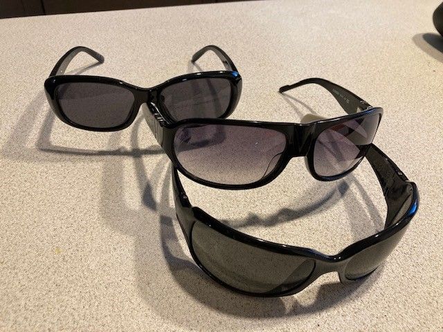 3 paia di occhiali da sole