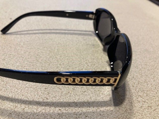 3 paia di occhiali da sole