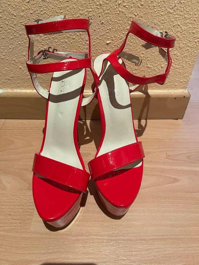 Sandalias rojas