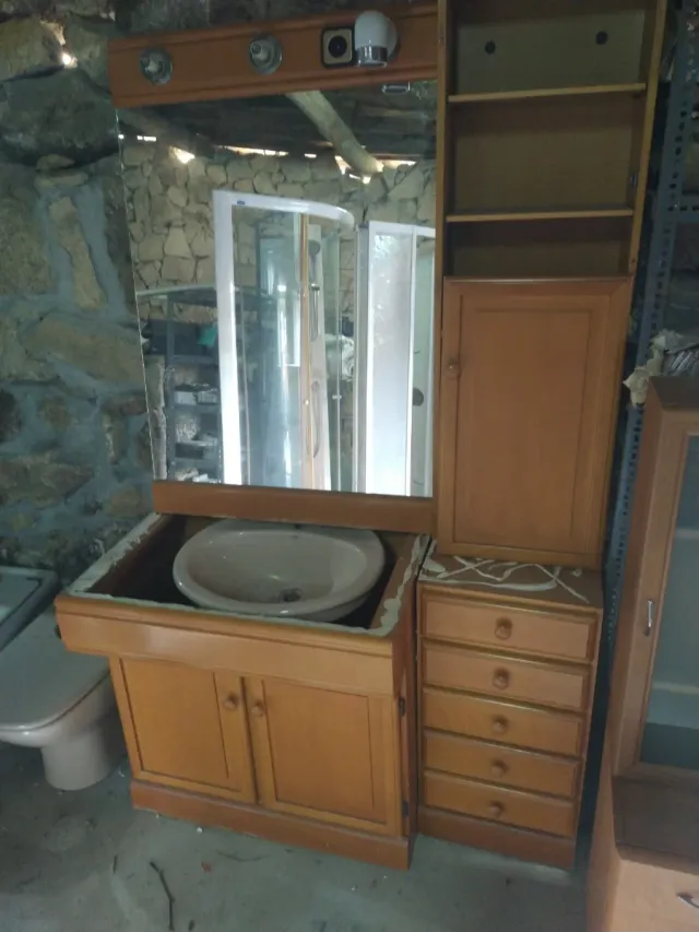 Mueble de cuarto de baño, y muebles de salón y hal