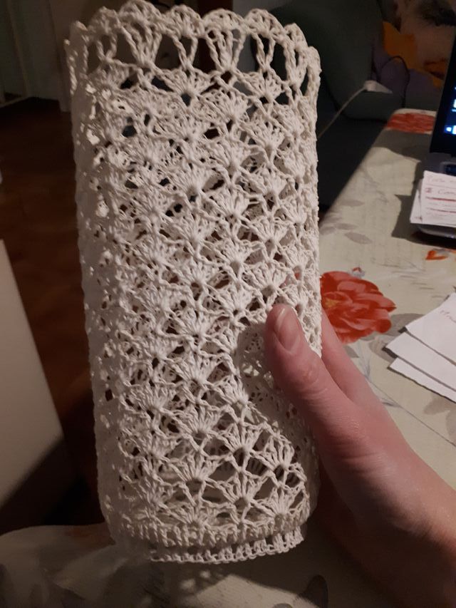 Cestino inamidato all'uncinetto