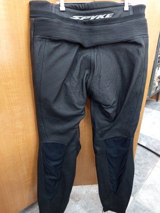 PANTALON PIEL CARRETERA CON ROZADERAS SPYKE