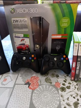 Xbox 360 live cómo nueva, 2 mandos, kinect y más!
