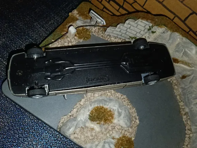 Lincoln Town Stretch Limousine, scala 1:38, quattro porte, trazione posteriore, pneumatici in gomma, tetto apribile, poco usato, senza ammaccature, con targa, spedizione tramite corrieri, pagamento tramite Bizum