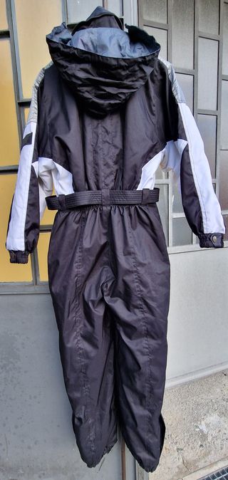 DOS TRAJES DE ESQUÍ