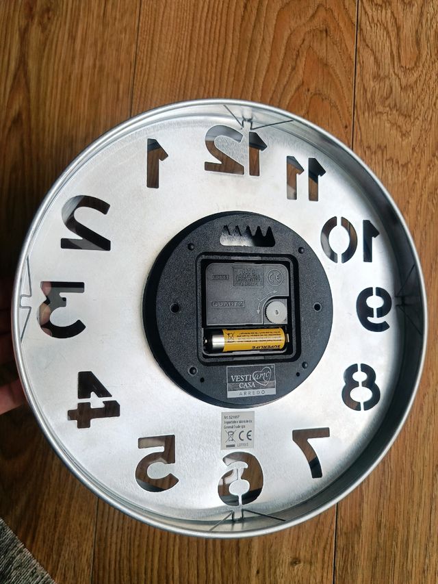 Orologio a parete moderno in alluminio