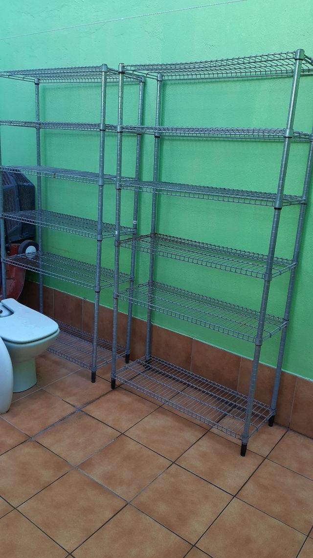 2 Estanterías de hierro galvanizado