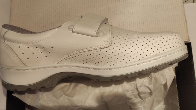 Calzado sanitario de Dian. T 42. Nuevo.
