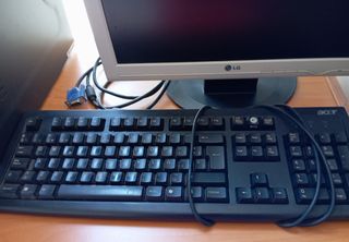Ordenador de sobremesa Acer con Windows XP Home
