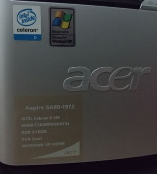 Ordenador de sobremesa Acer con Windows XP Home
