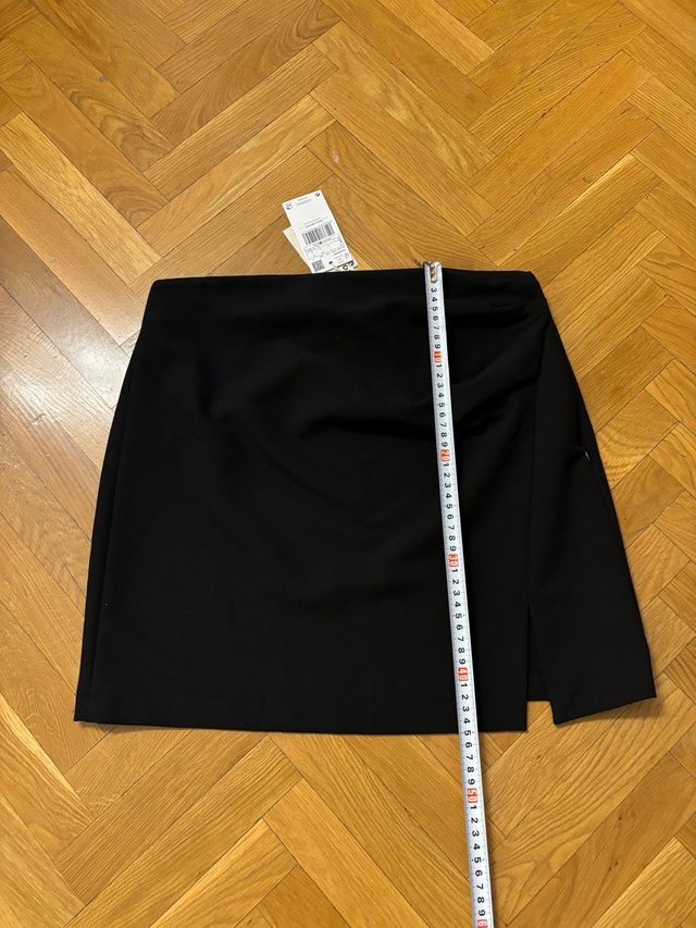 Falda mango de la talla L con detalle fruncido