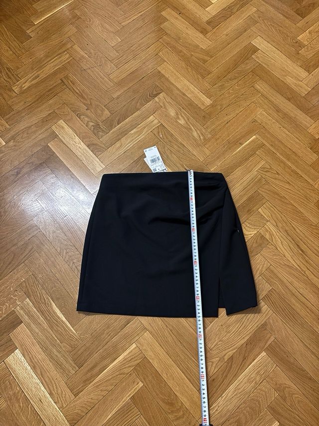 Falda mango de la talla L con detalle fruncido