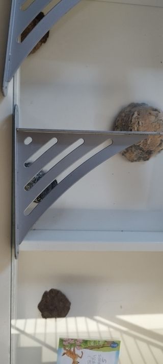 Escuadras para estanterías