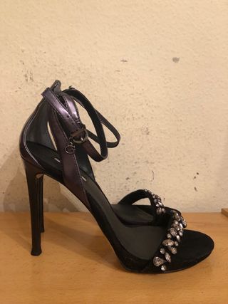 GUESS sandalias pedreria tacon 38