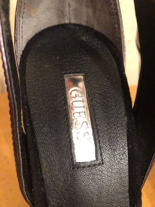 GUESS sandalias pedreria tacon 38