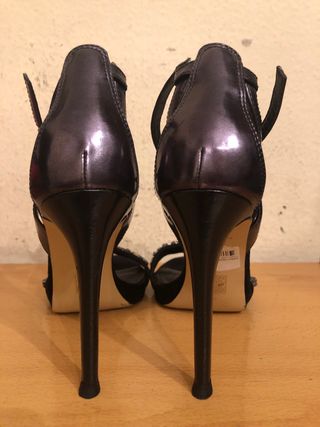 GUESS sandalias pedreria tacon 38