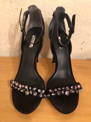 GUESS sandalias pedreria tacon 38
