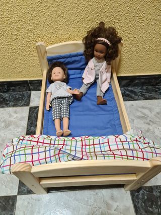 Cama de muñecas, pino multicolor