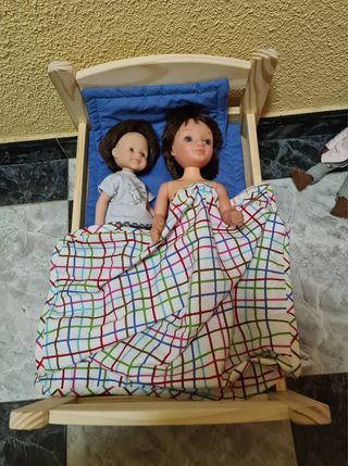 Cama de muñecas, pino multicolor