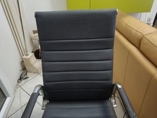 Scrivania e Sedia Ufficio