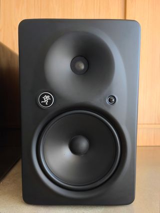 2x Mackie HR824mk2