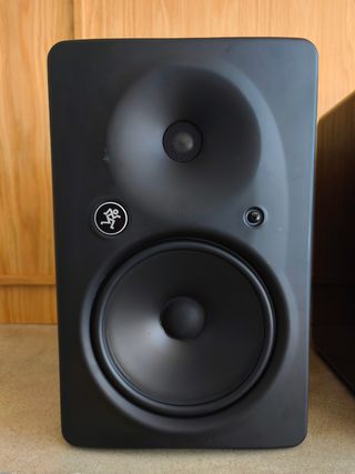 2x Mackie HR824mk2