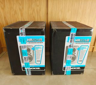 2x Mackie HR824mk2