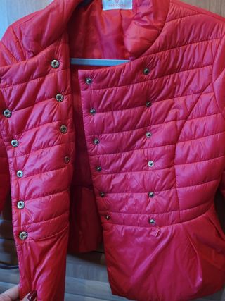 Chaqueta roja acolchada talla 36