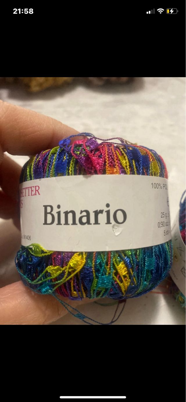 Due gomitoli di filato binario nuovo