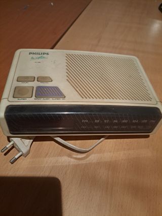 Radio despertador antiguo