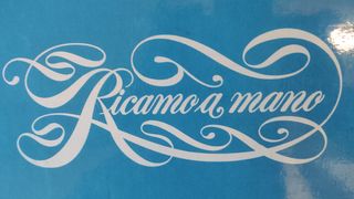 Set copriletto e lenzuola ricamati