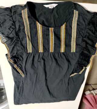 BLUSA NEGRA VOLANTES 