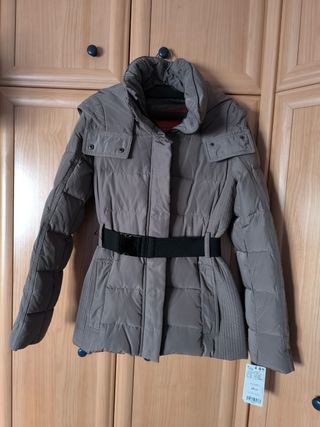 Anorak de plumas mujer color taupe Mango talla XS