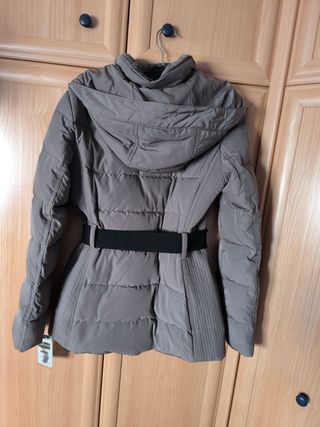 Anorak de plumas mujer color taupe Mango talla XS