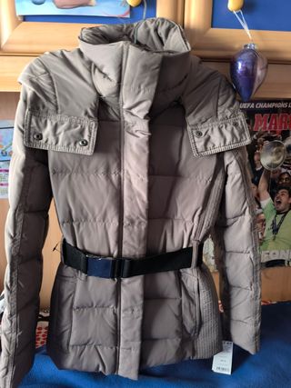 Anorak de plumas mujer color taupe Mango talla XS