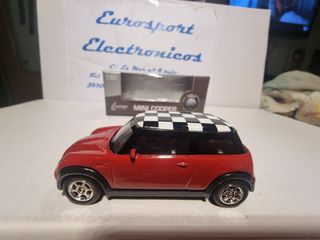 Mini Cooper 2002 a escala 1/60