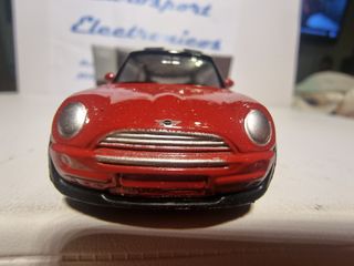 Mini Cooper 2002 a escala 1/60