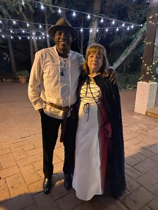 Capa con capucha negra XL