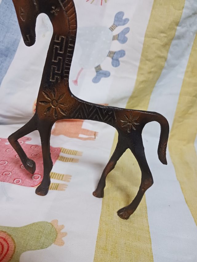 Cavallo etrusco scultura in bronzo 