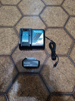 Makita  DC18RC , Makita BL1830B 18V 3AH.
