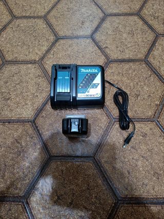 Makita  DC18RC , Makita BL1830B 18V 3AH.
