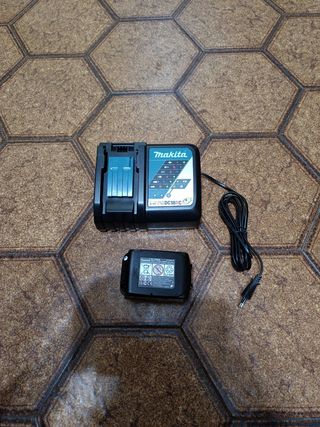 Makita  DC18RC , Makita BL1830B 18V 3AH.
